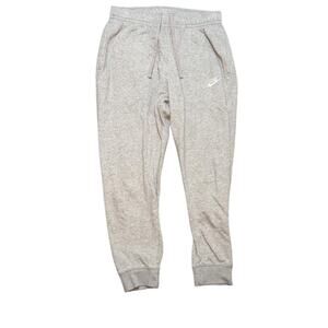 Nike Club Fleece Joggers – Heather Gray Relaxed Fit Swoosh Logo